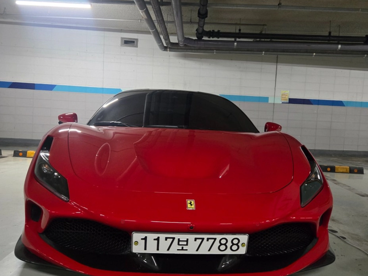 FERRARI F8 TRIBUTO  2021