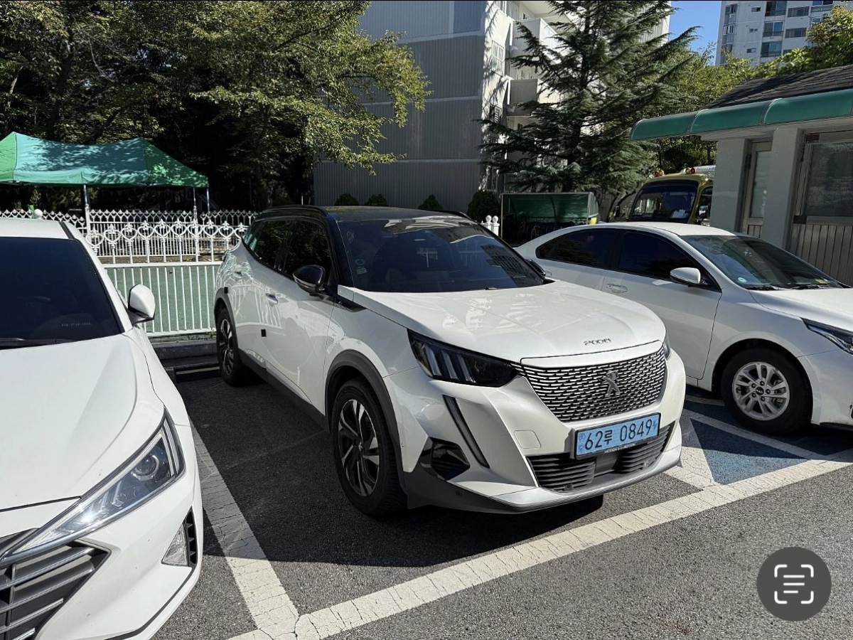 PEUGEOT E-2008  2022