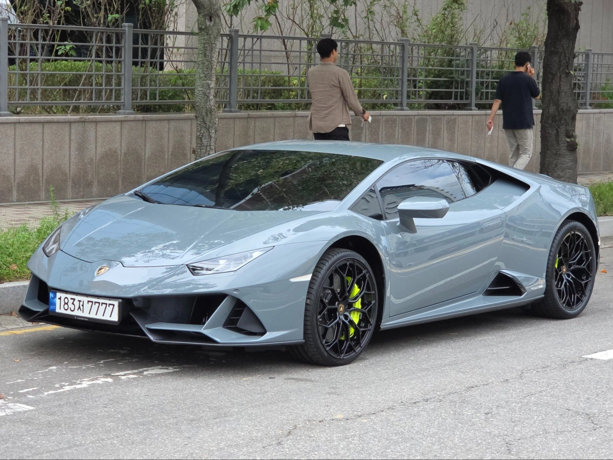 LAMBORGHINI HURACAN