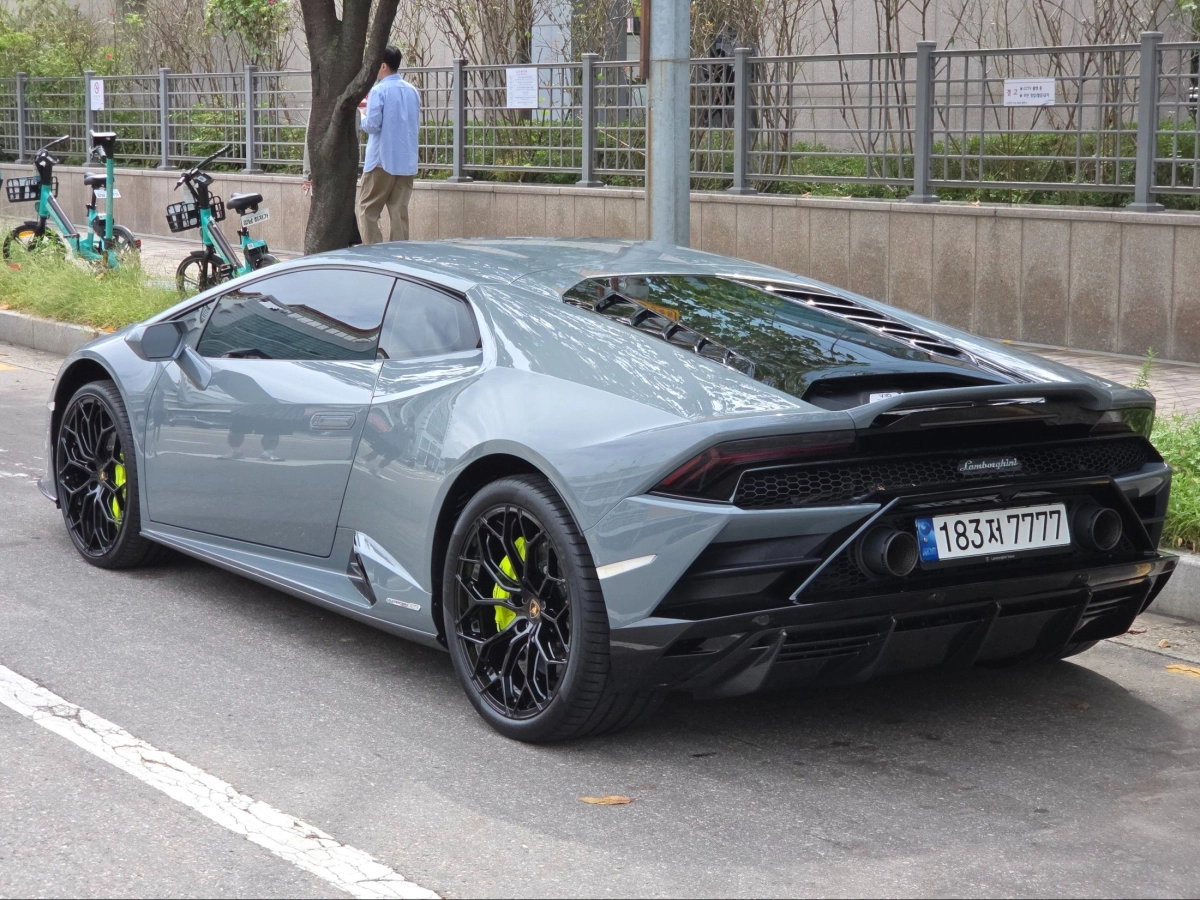 LAMBORGHINI HURACAN