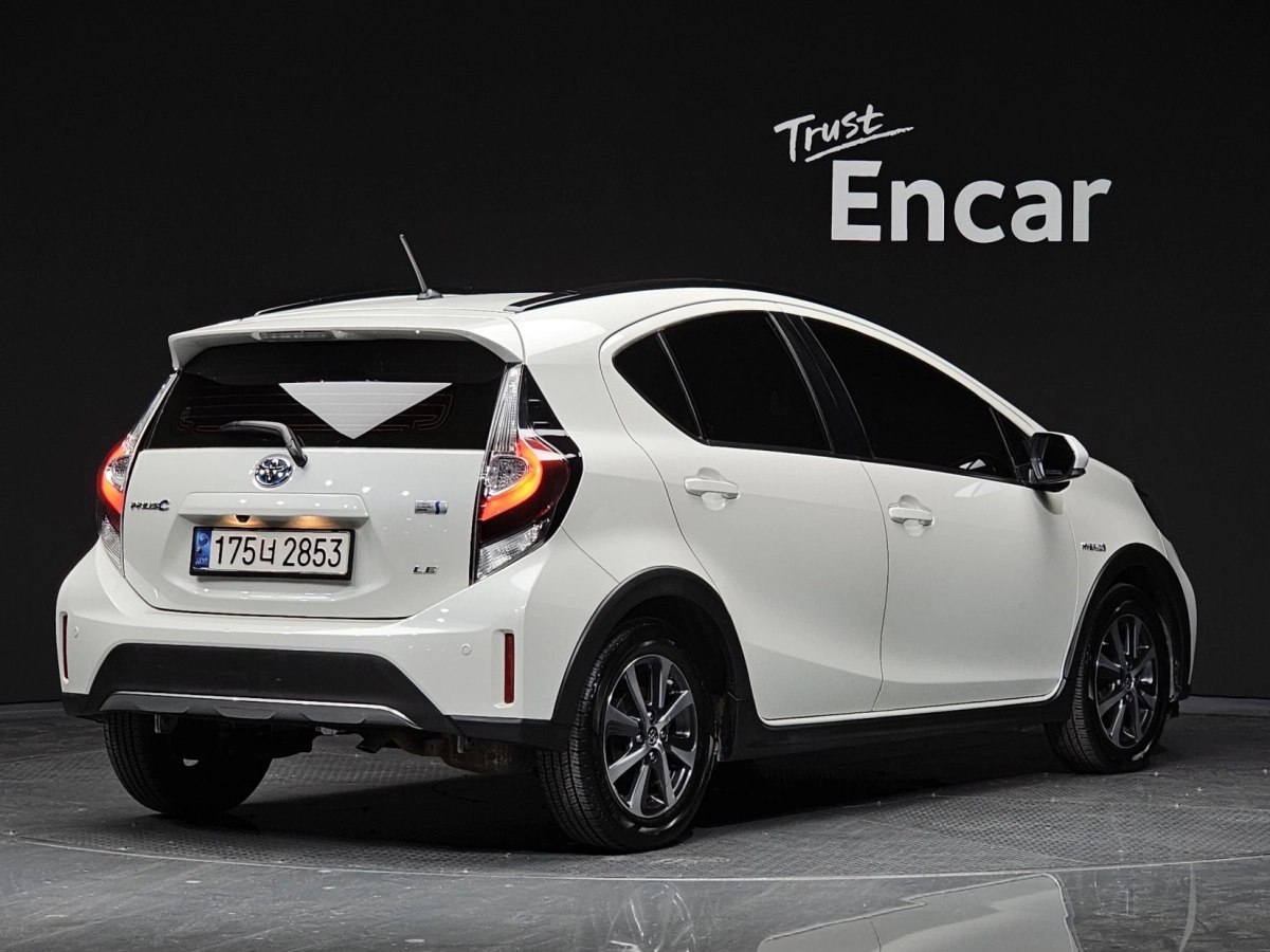 TOYOTA PRIUS C