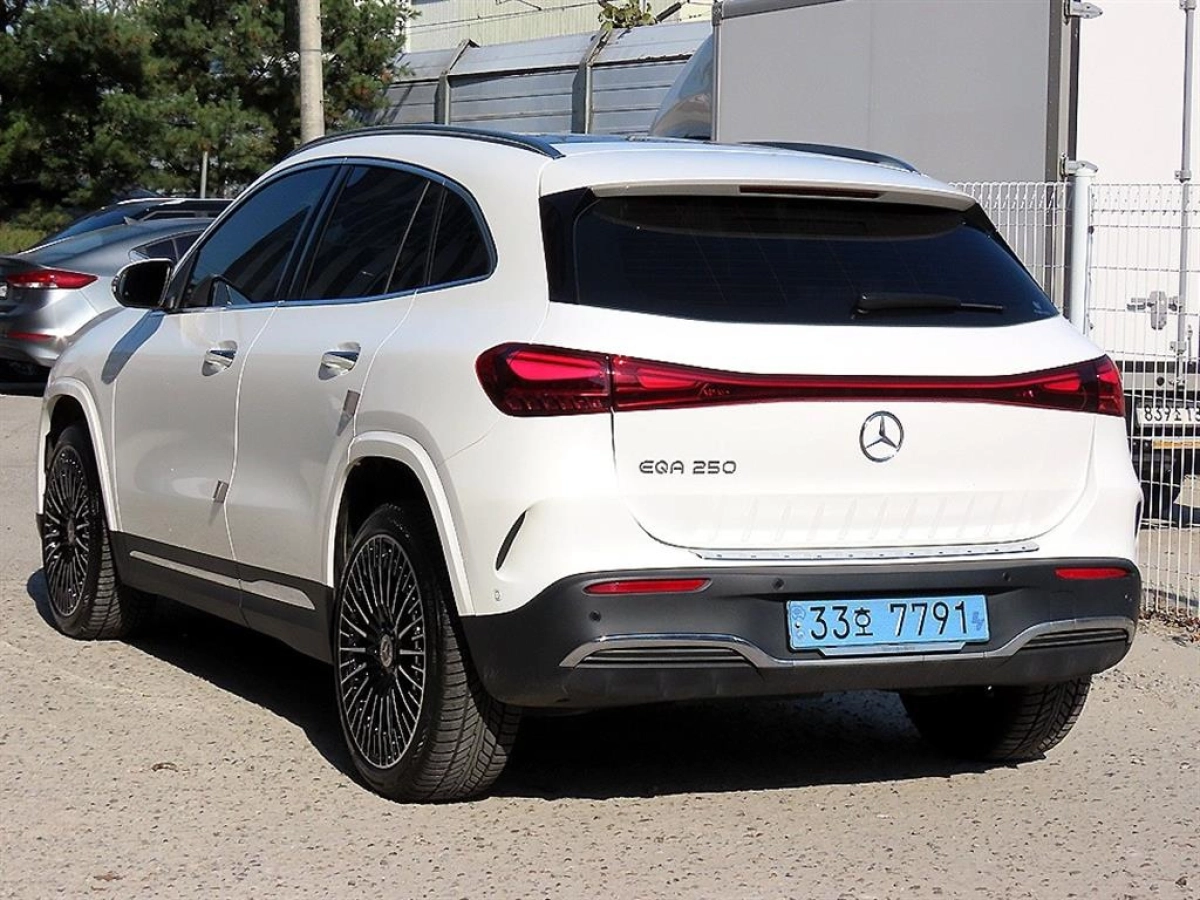 MERCEDES BENZ EQA H243