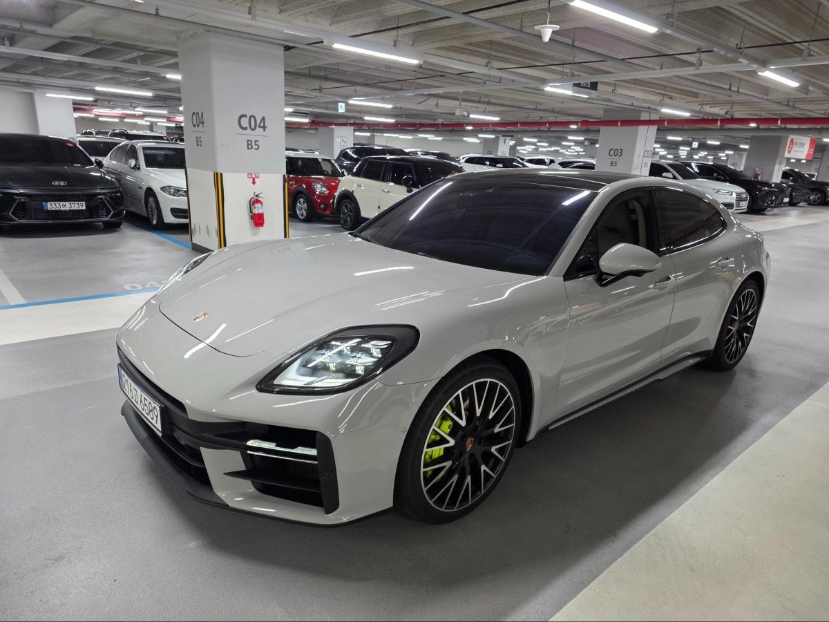 PORSCHE PANAMERA 972  2025