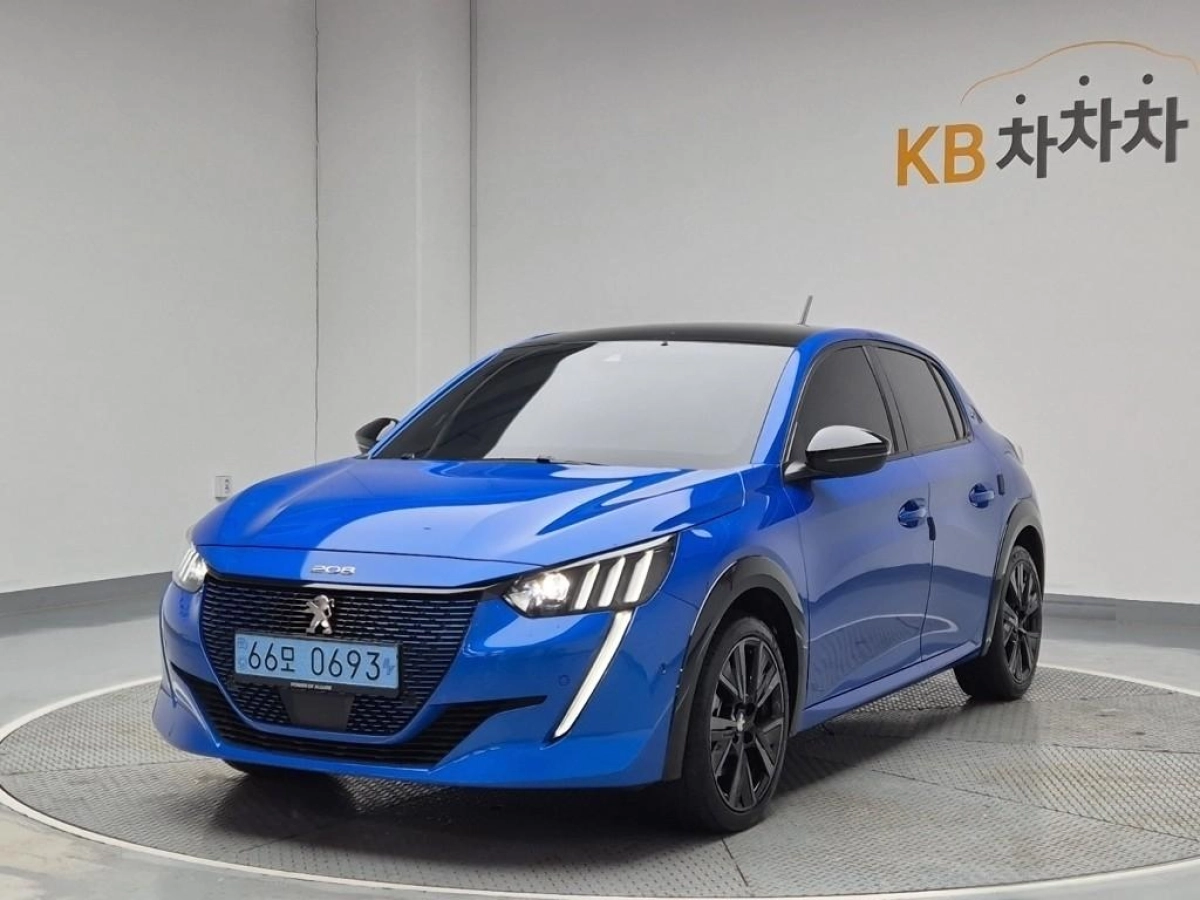 PEUGEOT E-208  2023