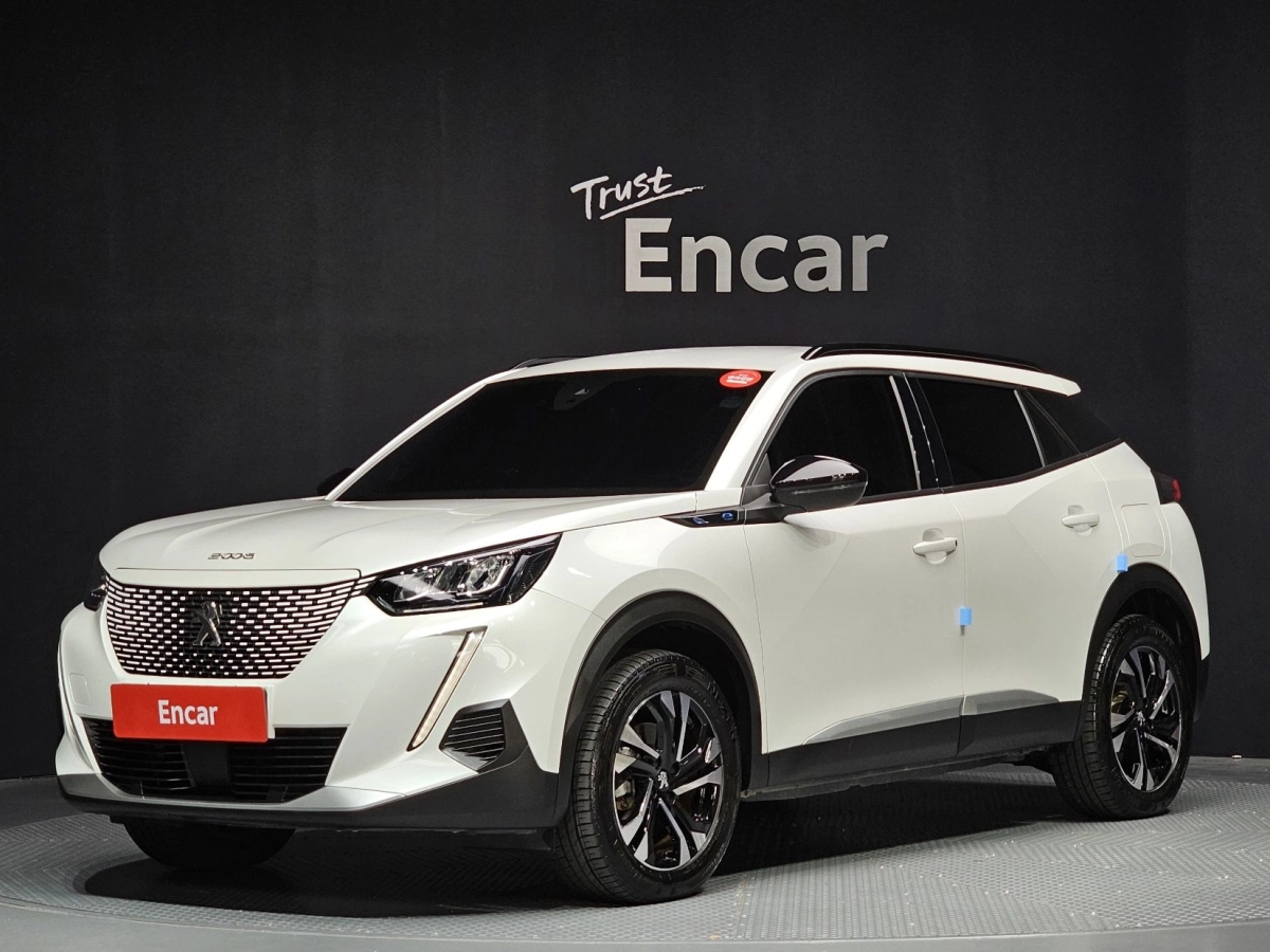 PEUGEOT E-2008  2022