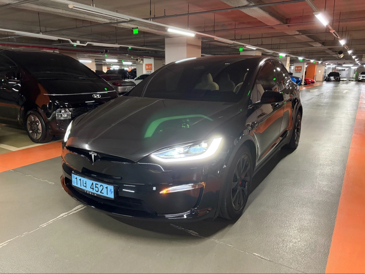 TESLA MODEL X