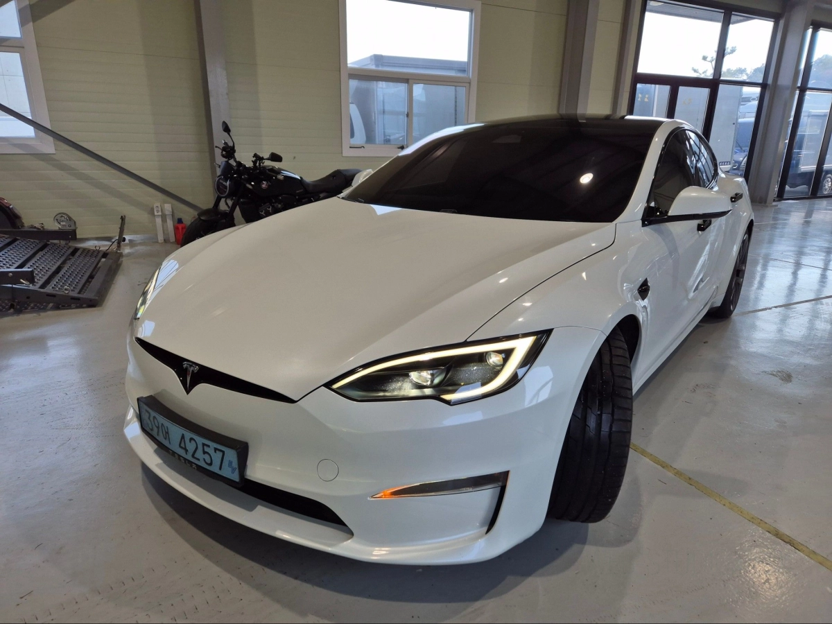 TESLA MODEL S