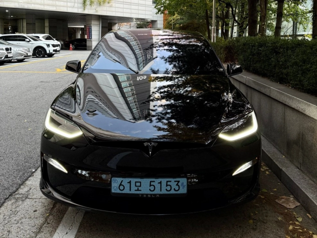 TESLA MODEL X