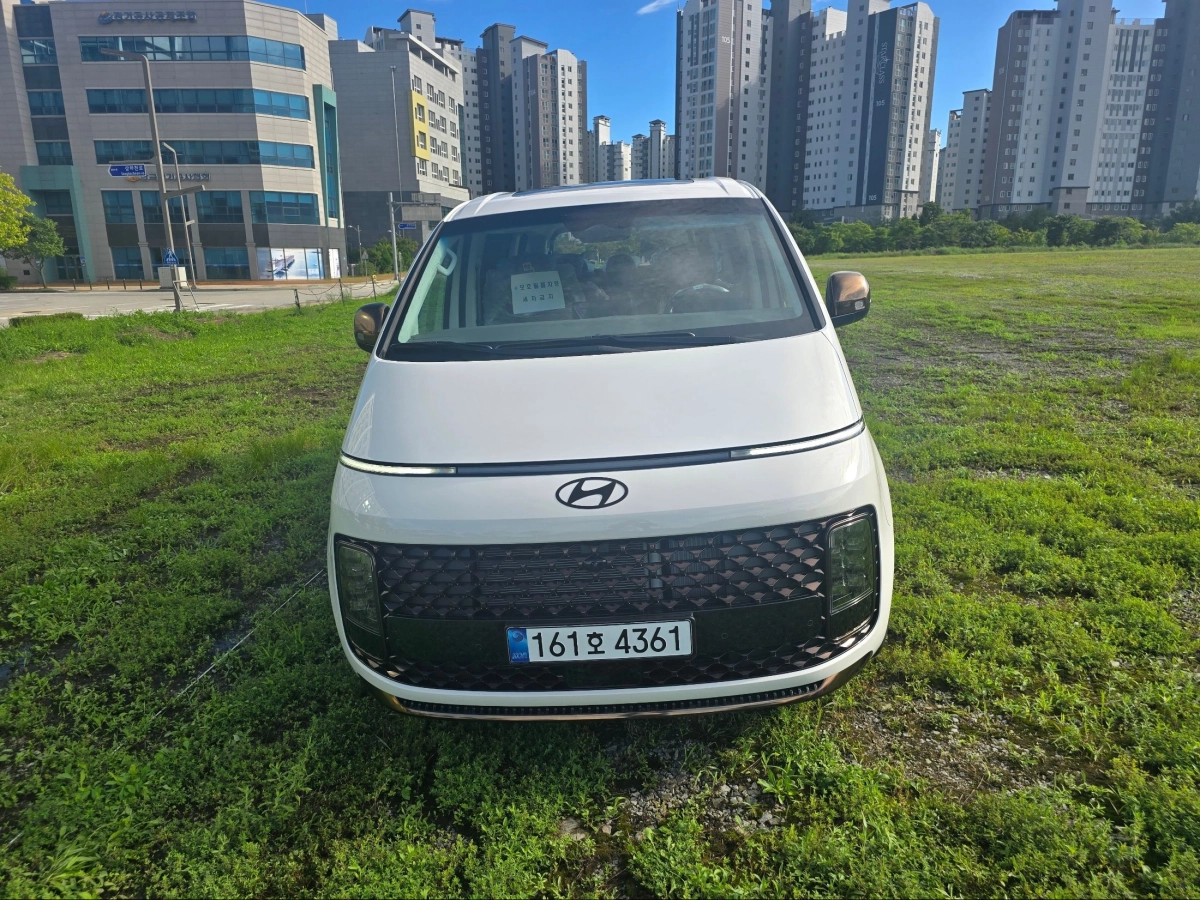 HYUNDAI STARIA 2025