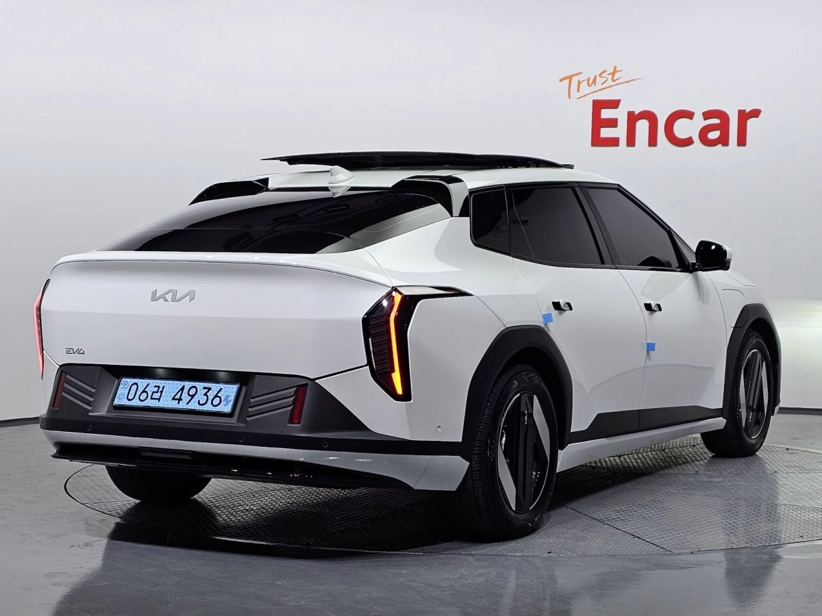 KIA EV4