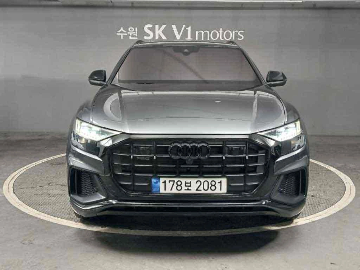 AUDI Q8 4M