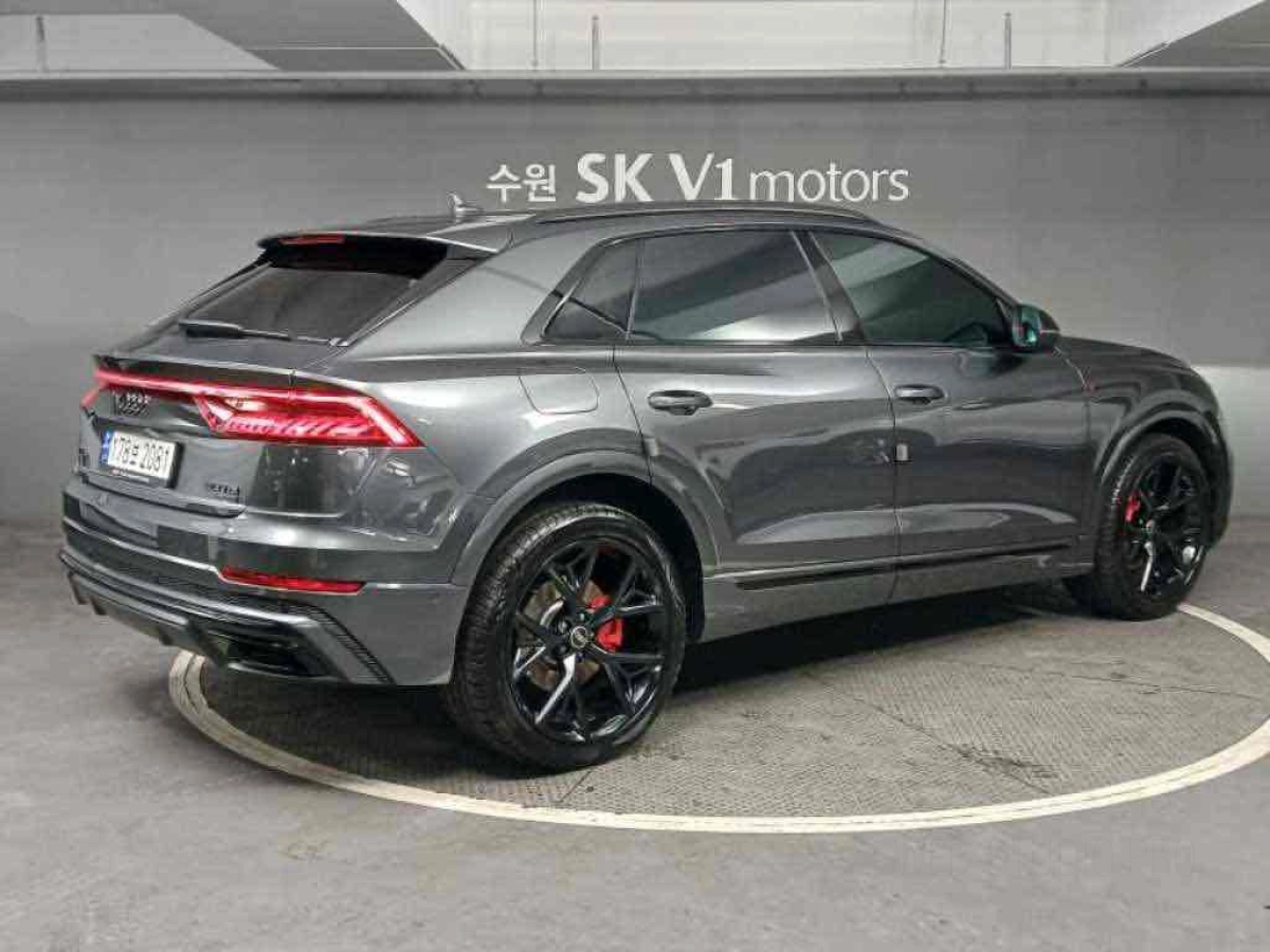 AUDI Q8 4M