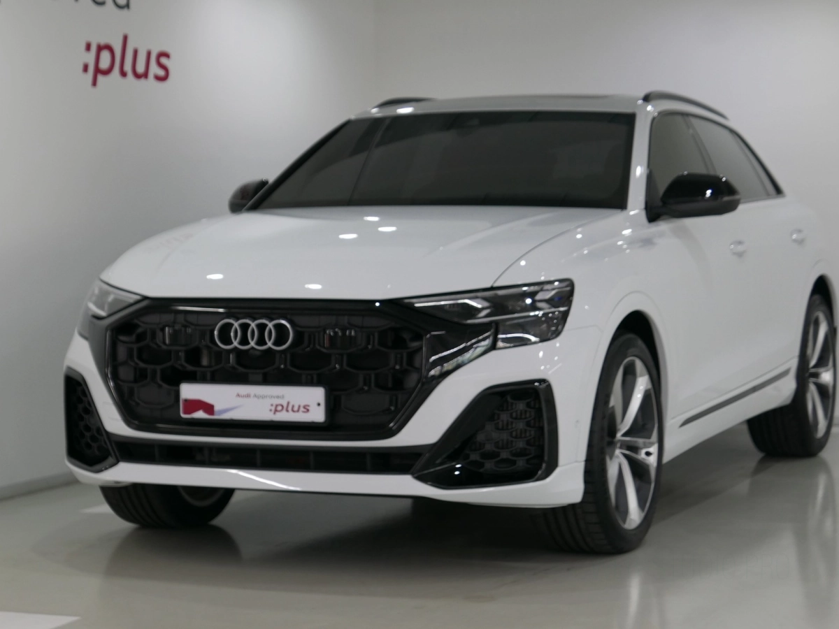 AUDI Q8 4M