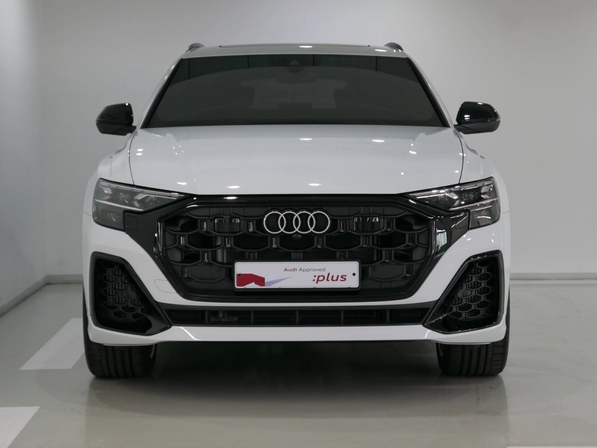 AUDI Q8 4M