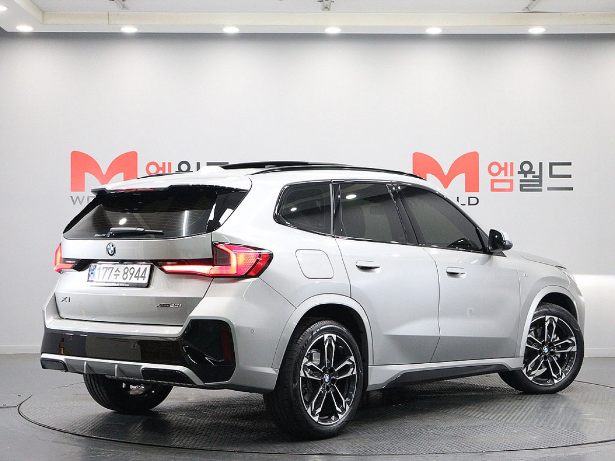 BMW X1 U11