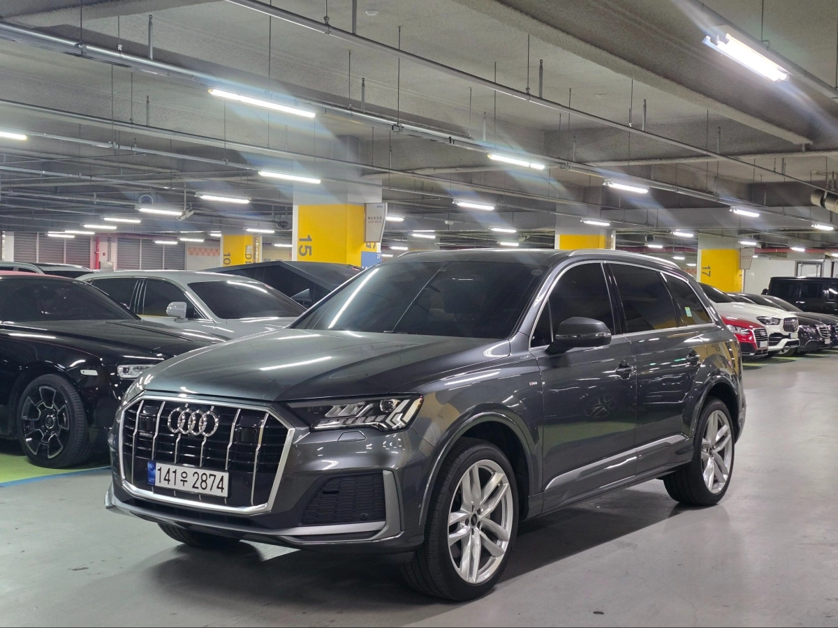 AUDI Q7 4M