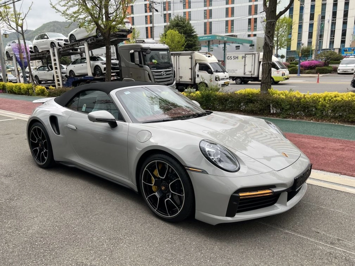 PORSCHE 911 992