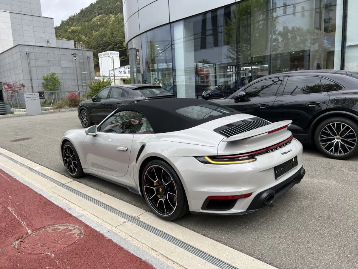 PORSCHE 911 992