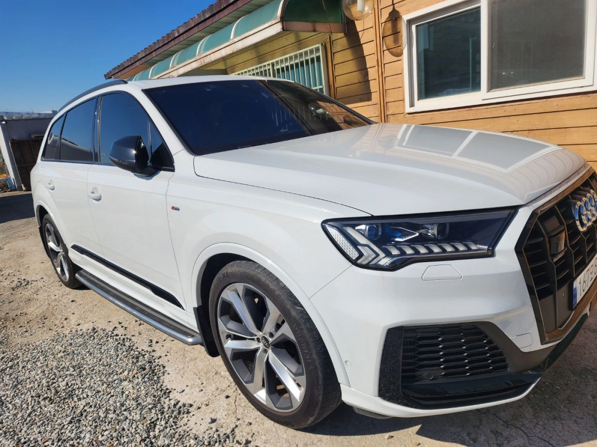 AUDI Q7 4M