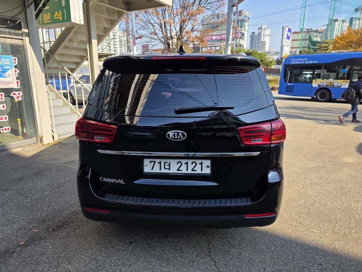 KIA CARNIVAL