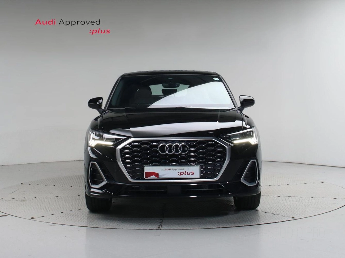 AUDI Q3 F3