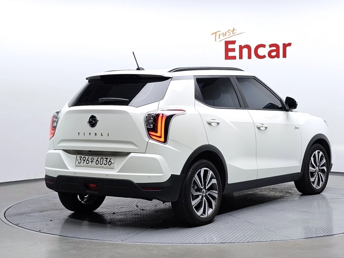 SSANGYONG TIVOLI VERY NEW