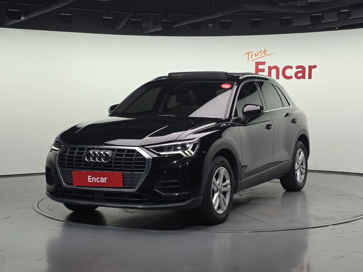 AUDI Q3 F3