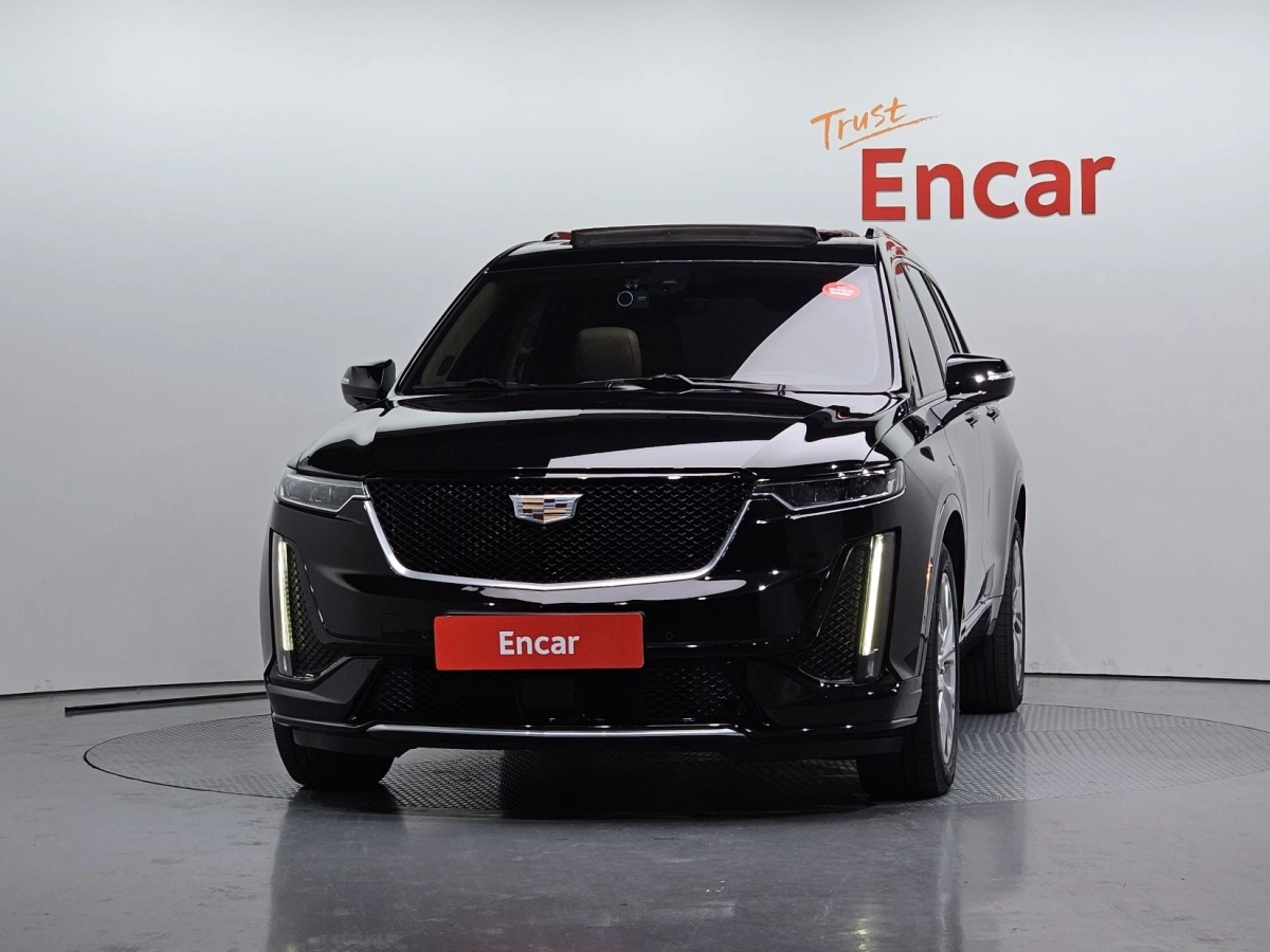 CADILLAC XT6