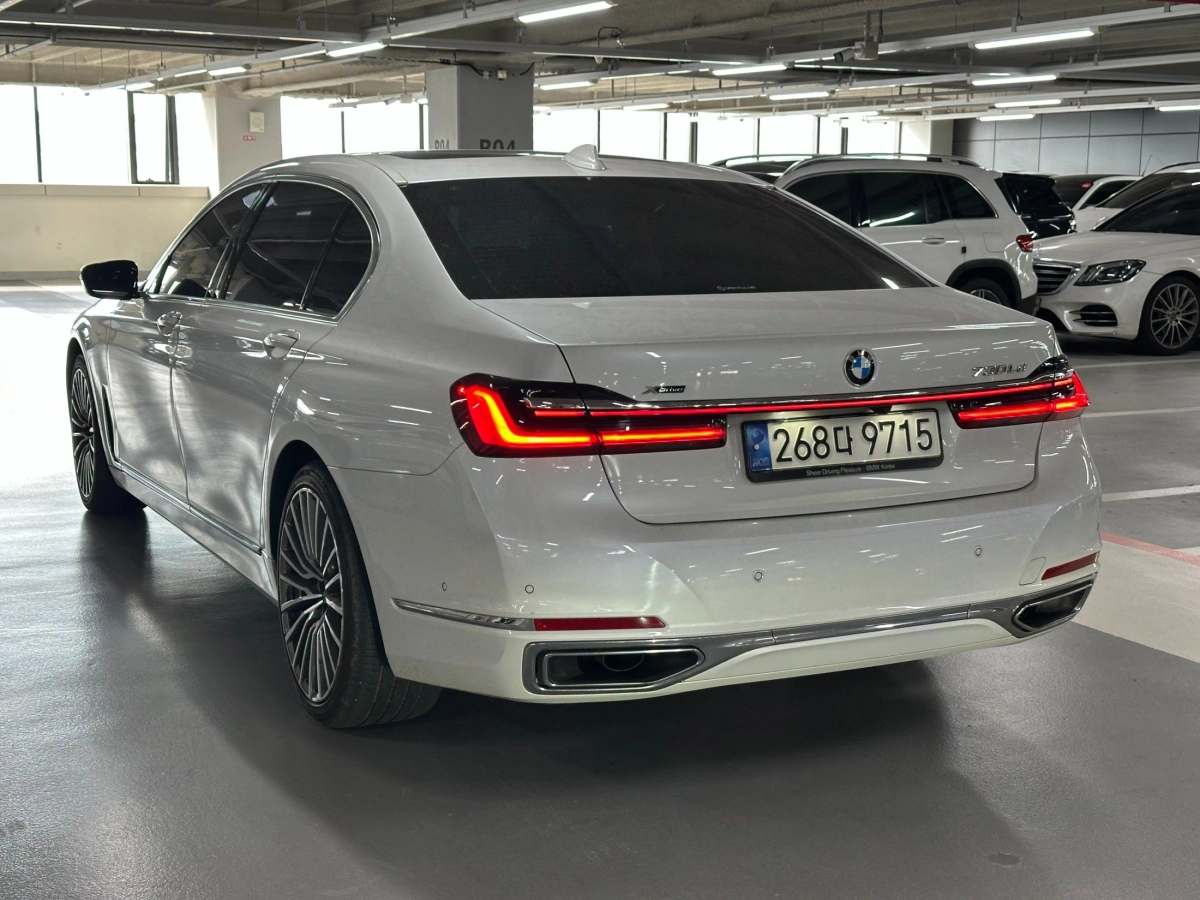 BMW 7-SERIES G11