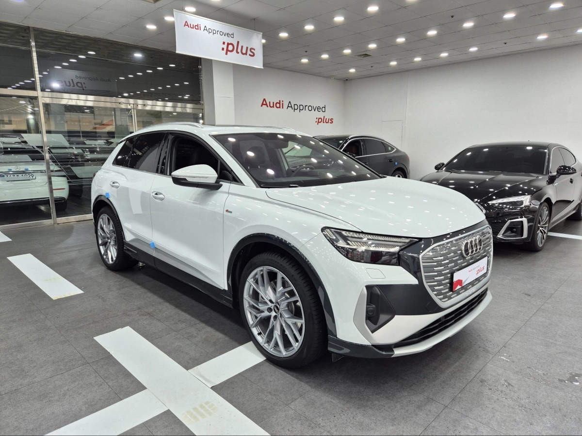 AUDI Q4 E-TRON F4  2025