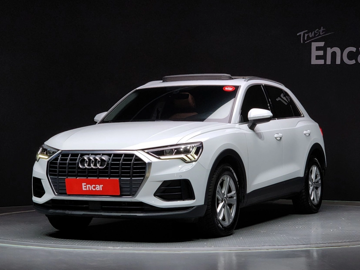 AUDI Q3 F3