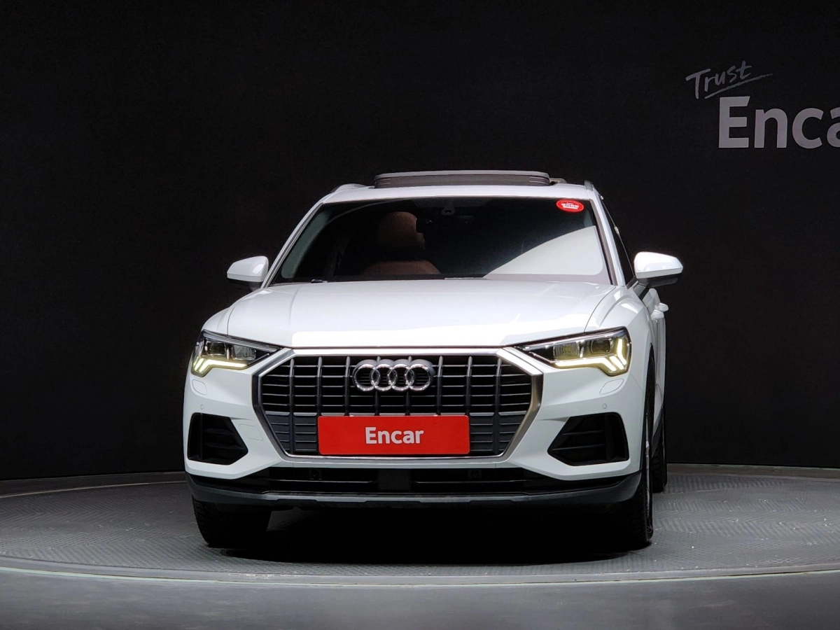 AUDI Q3 F3