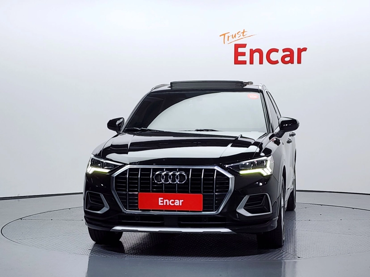 AUDI Q3 F3