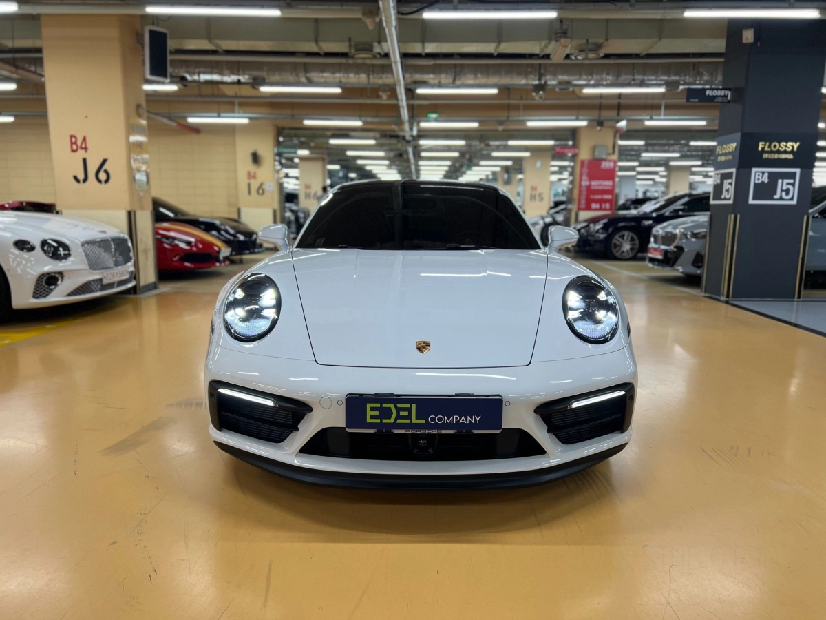 PORSCHE 911 992  2024