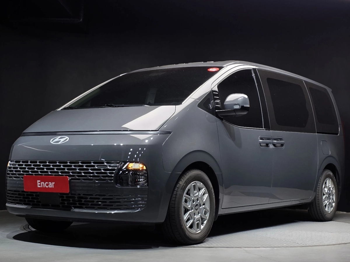 HYUNDAI STARIA 2025