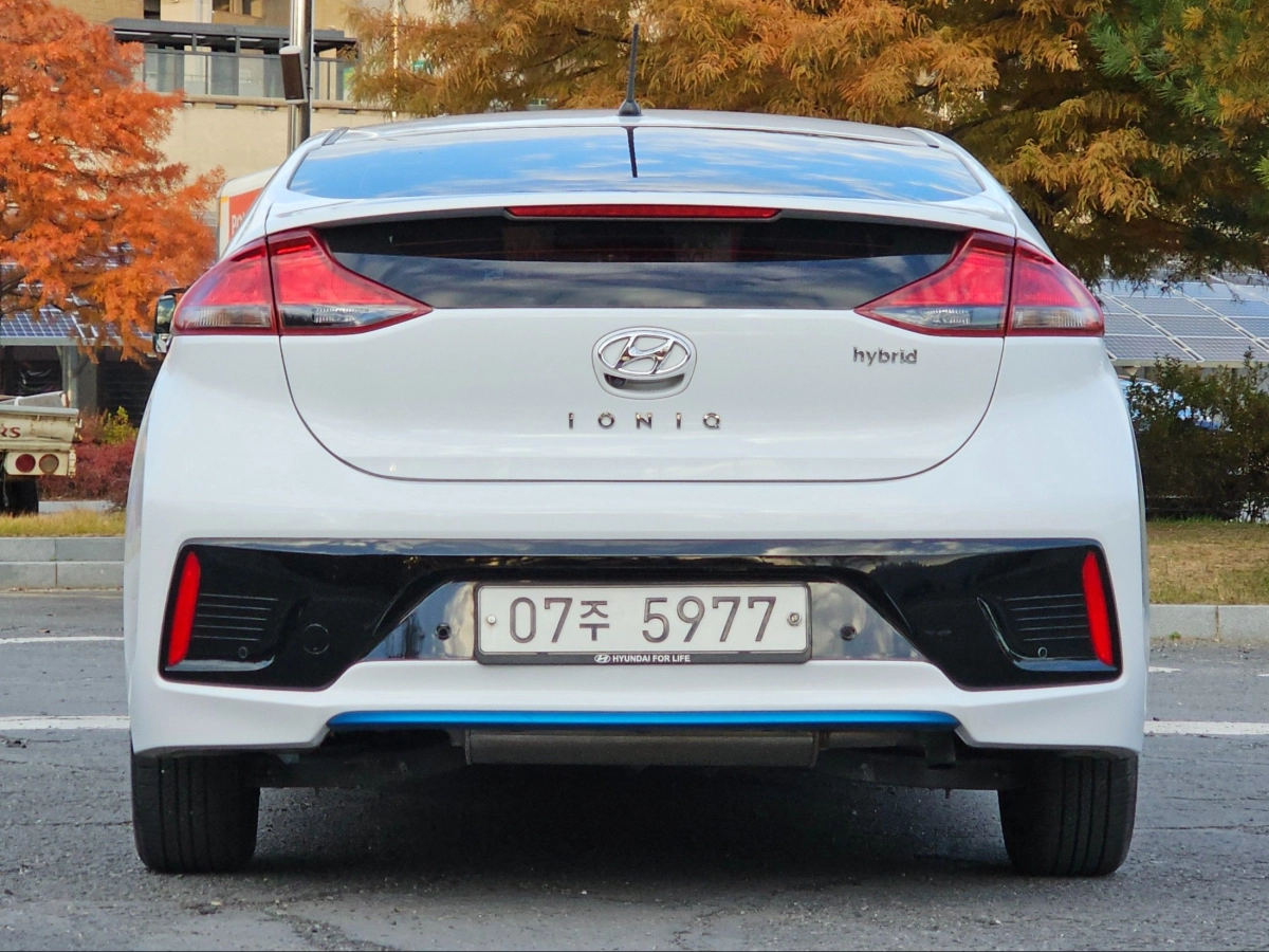 HYUNDAI IONIQ HYBRID
