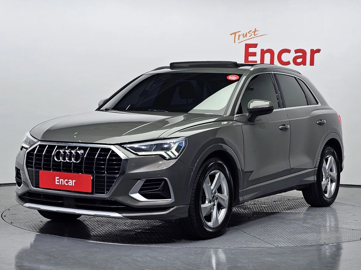 AUDI Q3 F3