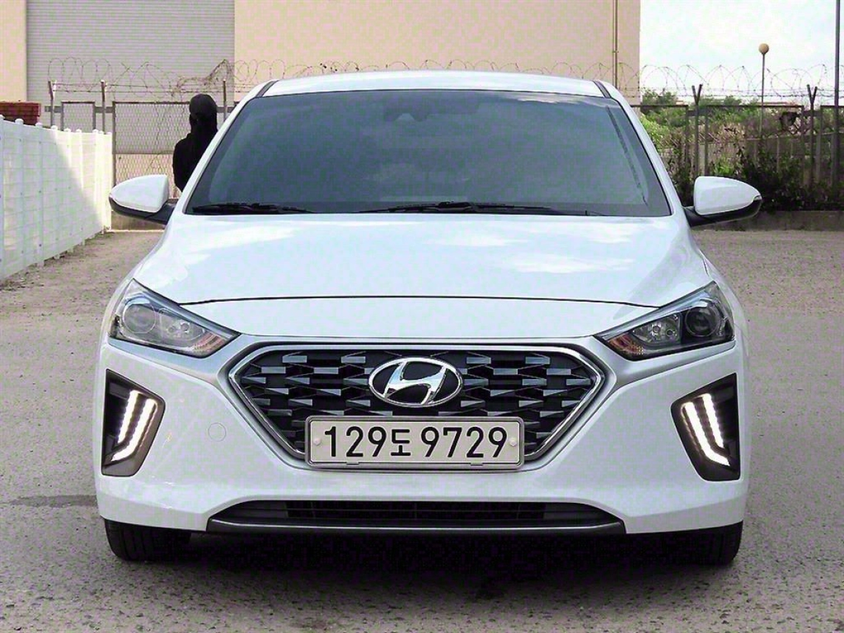 HYUNDAI IONIQ HYBRID