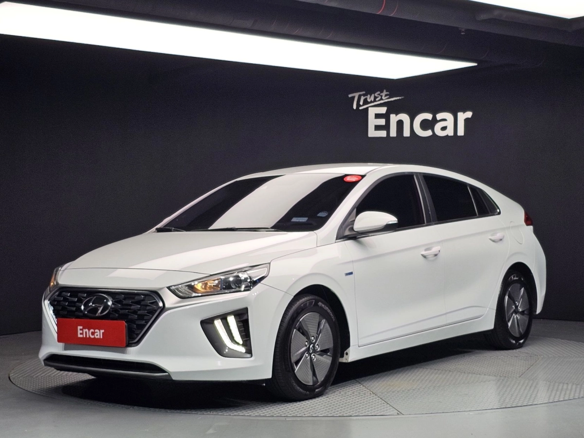 HYUNDAI IONIQ HYBRID