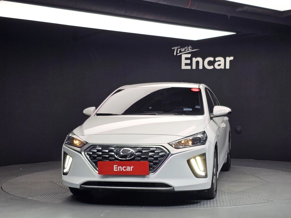 HYUNDAI IONIQ HYBRID