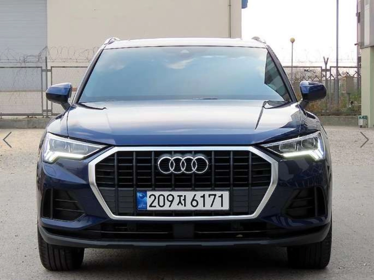 AUDI Q3 F3