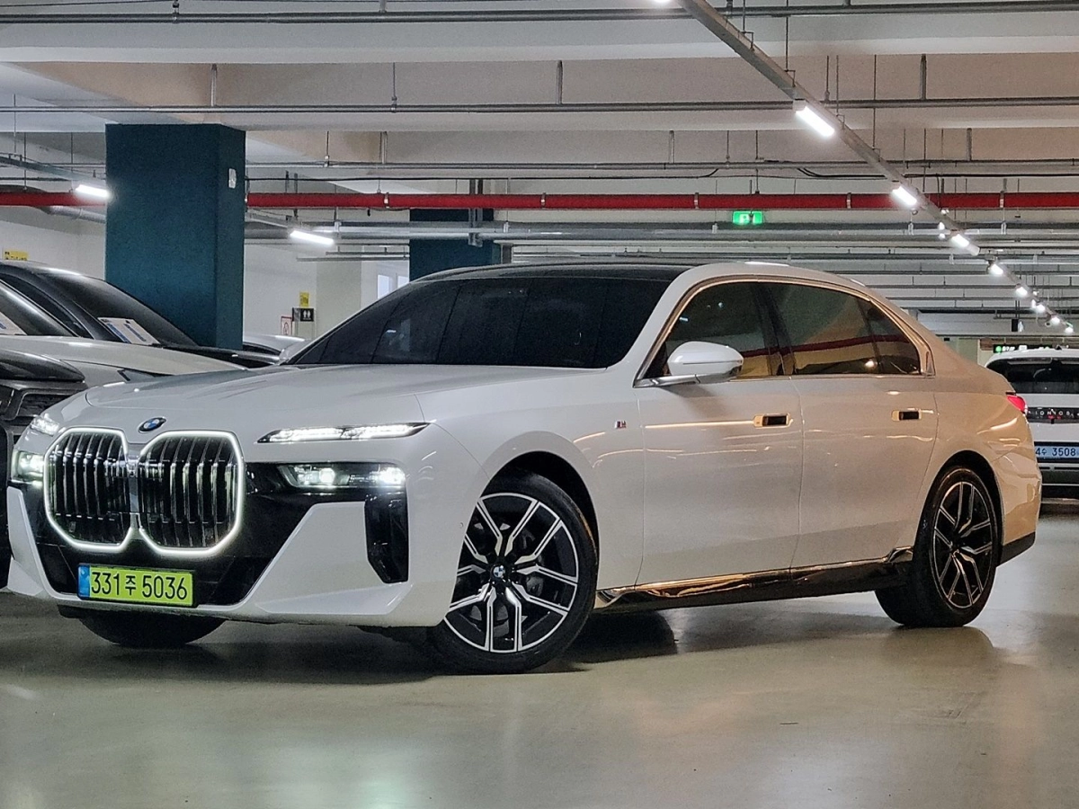 BMW 7-SERIES G70