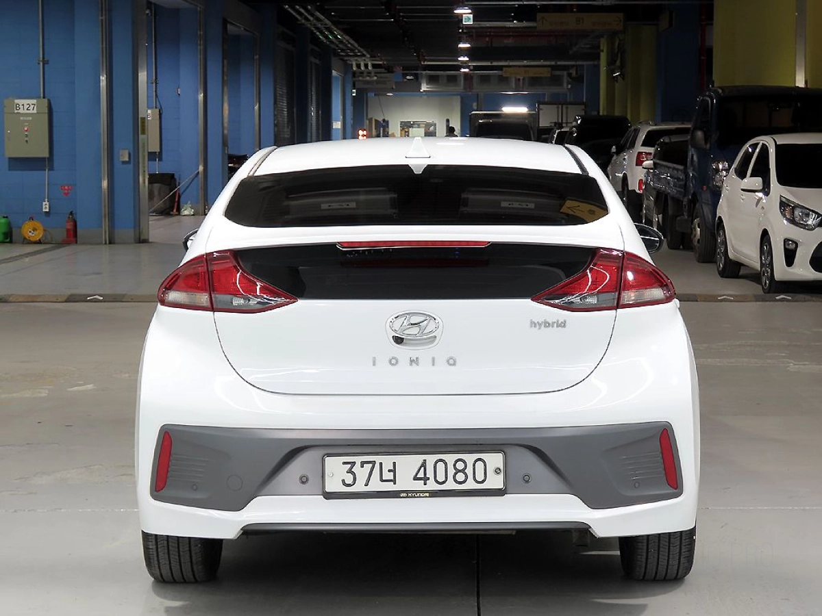 HYUNDAI IONIQ HYBRID