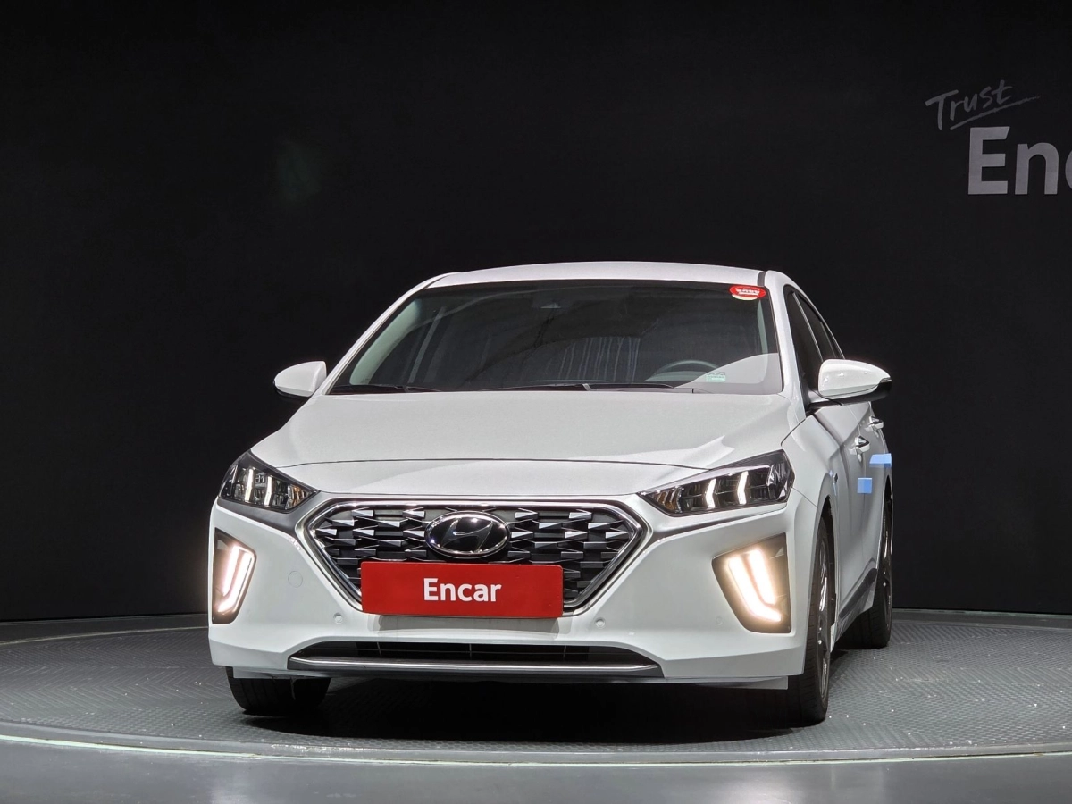 HYUNDAI IONIQ HYBRID