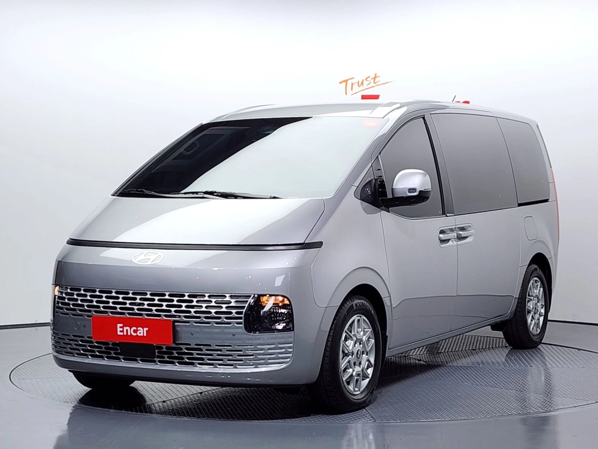 HYUNDAI STARIA 2025