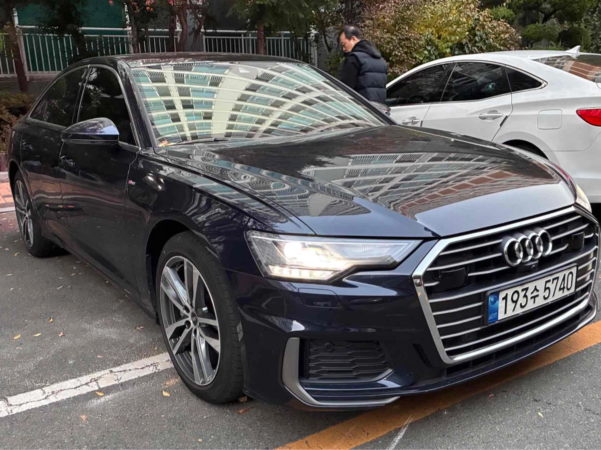 AUDI A6 C8