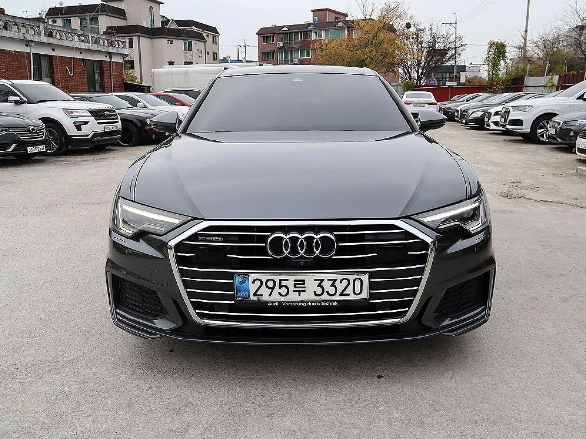 AUDI A6 C8