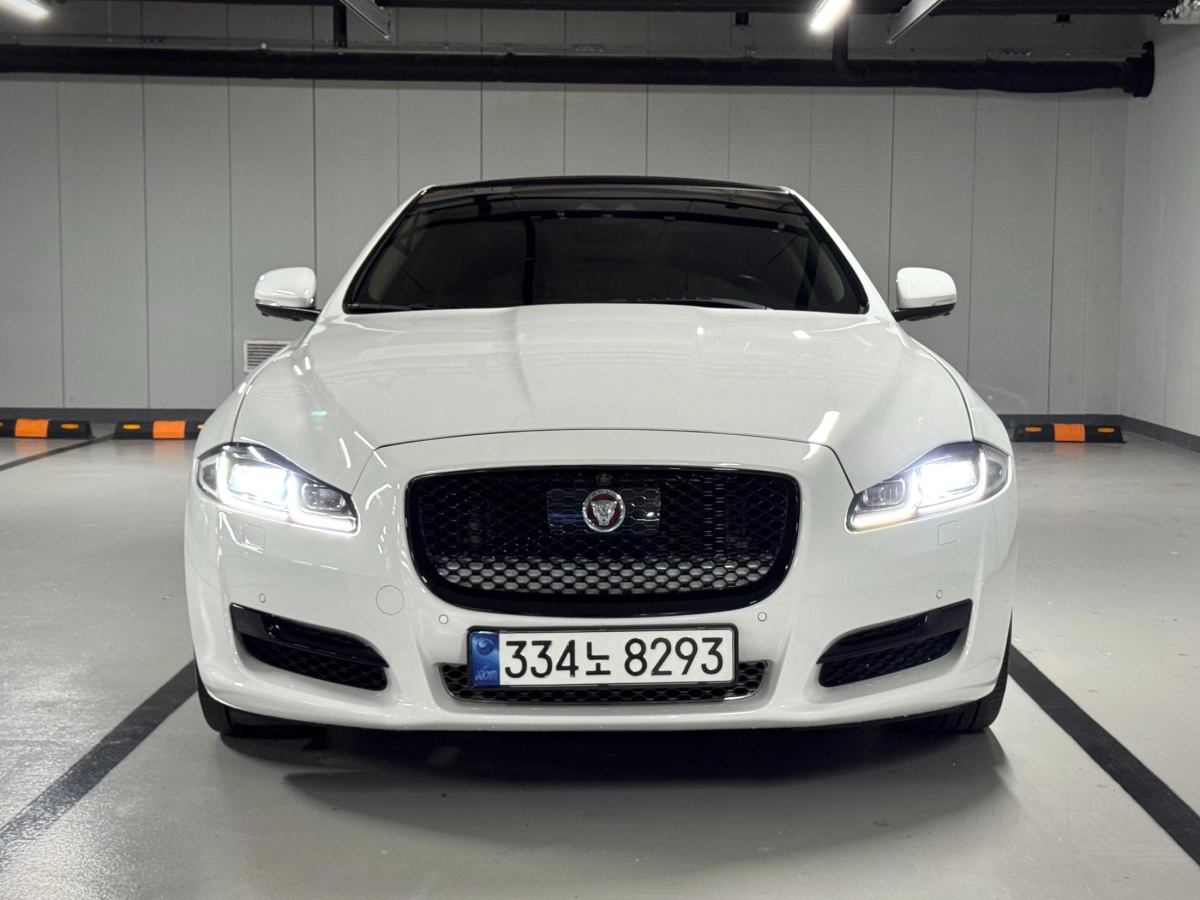 JAGUAR XJ