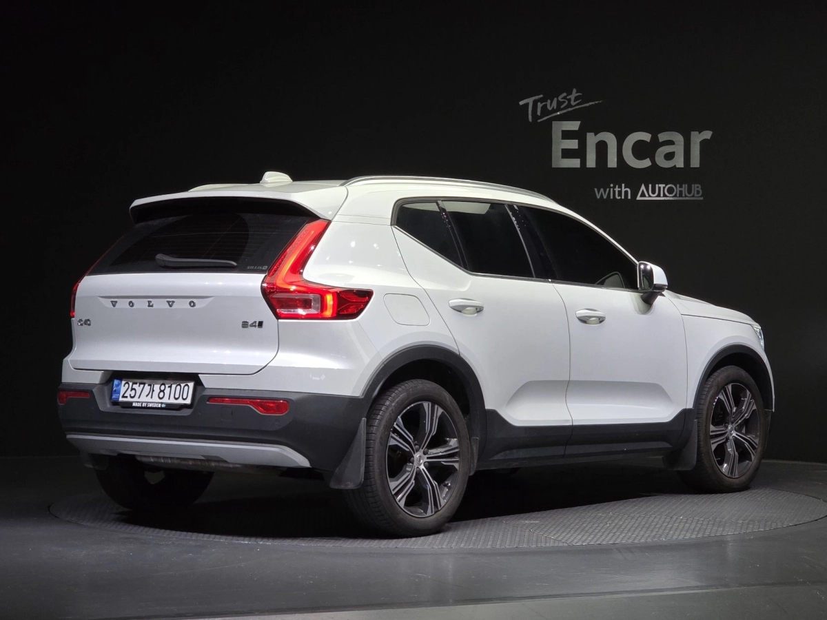 VOLVO XC40