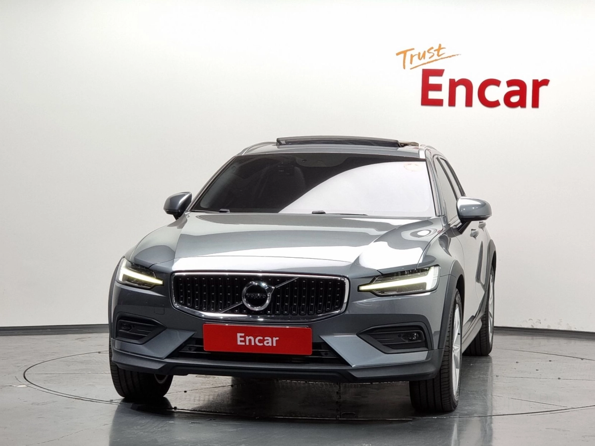 VOLVO V60 CROSS COUNTRY